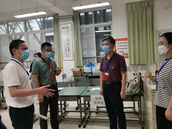 四川开放大学党委书记谭文劲巡视省直机关学院三考点2021春季期末考试